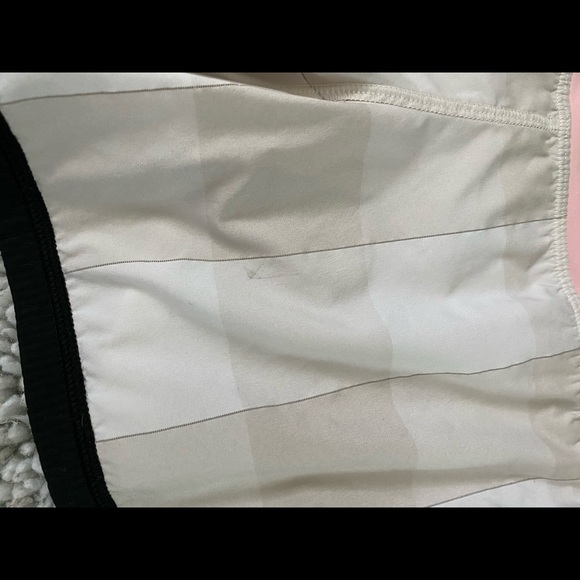 Lululemon run time shorts size 8 - Picture 3 of 5